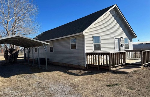 Sayre House | Cozy modern small town apartment pet and child friendly large parking
