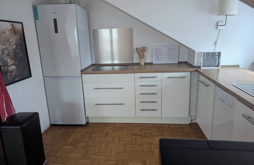 Norvenich Apartment | Cozy modern top floor apartment near Phantasialand, Cologne & Erftstadt