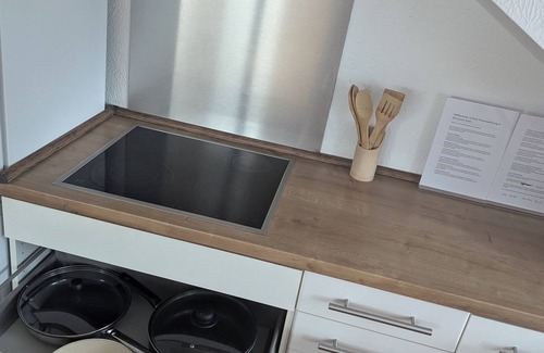 Norvenich Apartment | Cozy modern top floor apartment near Phantasialand, Cologne & Erftstadt