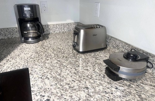 Braeswood Place Apartment | Cozy Modern Unit Next to NRG