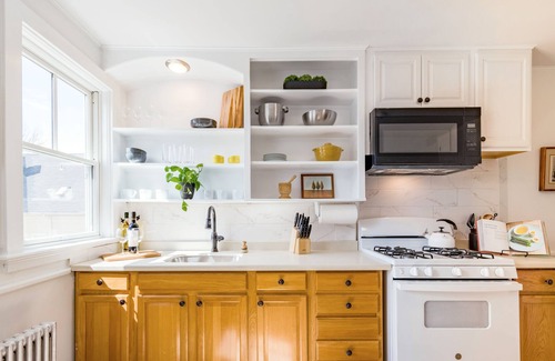 South Providence Apartment | Cozy Modern Victorian Home - 10 mins to Downtown Providence