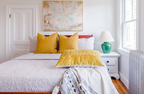 South Providence Apartment | Cozy Modern Victorian Home - 10 mins to Downtown Providence