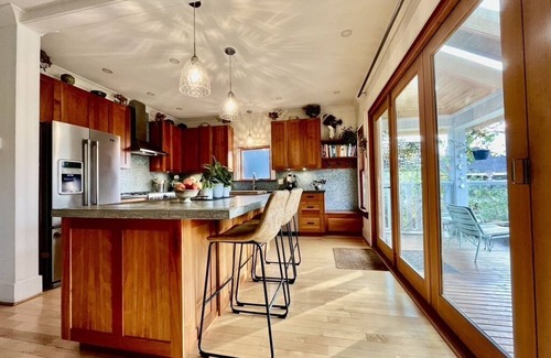 Grandview-Woodland House | Cozy modernized heritage house in one of Vancouver's best neighbourhoods.