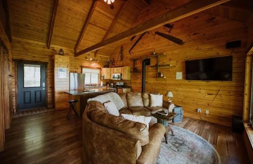 Mindoro Cabin | Cozy Moss Hill Cabin @ Highest Elevation in CTY