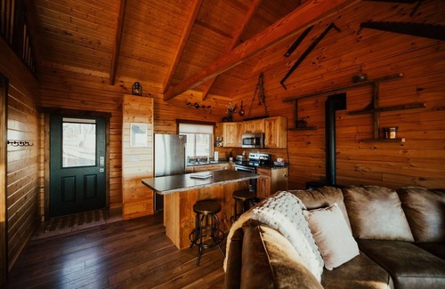 Mindoro Cabin | Cozy Moss Hill Cabin @ Highest Elevation in CTY