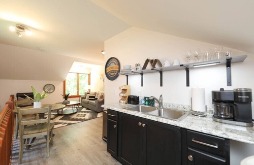 Nellysford House | Cozy Mountain Retreat * Dog Friendly