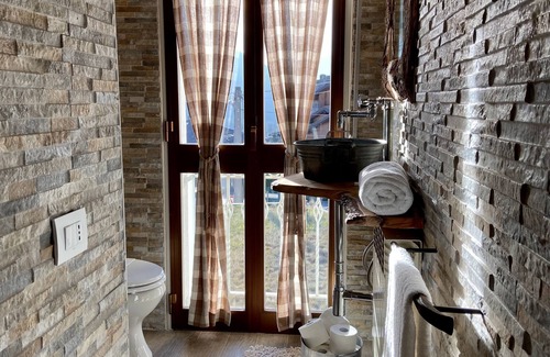 Temu Apartment | Cozy mountain apartment; barrel-style tub