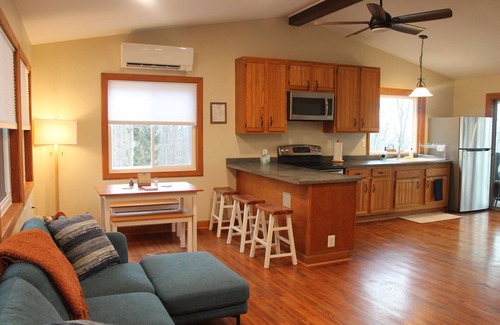 Kabletown Cabin | Cozy Mountain Cabin w/Steam Shower. Family Friendly!