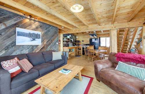 Lake Agnes Cabin | Cozy Mountain Cabin Near Steamboat - Sleeps 8+, Hot Tub Access, Pet-Friendly