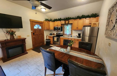 Champion Cabin | Cozy Mountain Cabin~ Seven Springs!