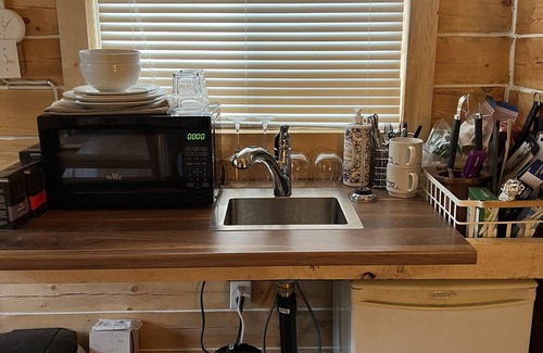 Fauquier Cabin | Cozy mountain cabin with private hot tub