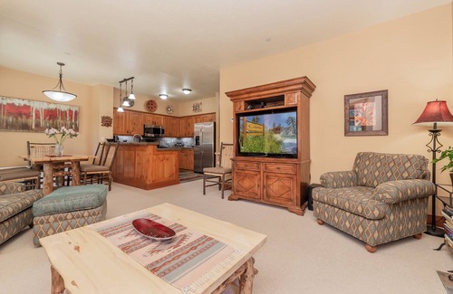 Crooked Pines Condo | Cozy Mountain Condo with Spa 509