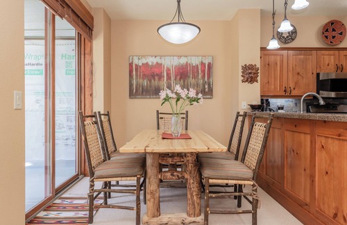 Crooked Pines Condo | Cozy Mountain Condo with Spa 509