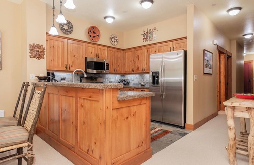 Crooked Pines Condo | Cozy Mountain Condo with Spa 509