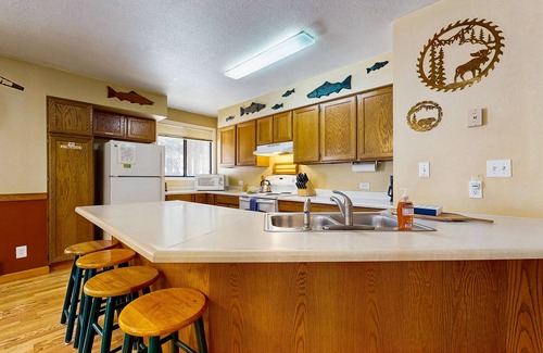 McCall Condo | Cozy Mountain Condo with Pools, Hot Tub, Sports Courts - Ski & Lake Access