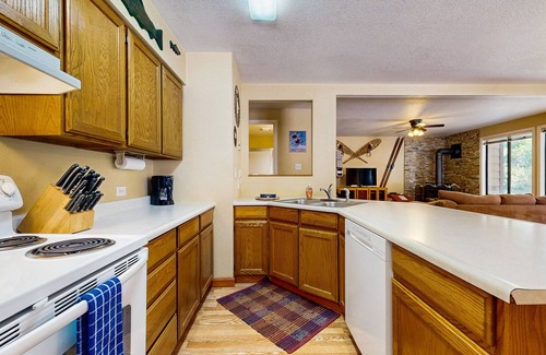 McCall Condo | Cozy Mountain Condo with Pools, Hot Tub, Sports Courts - Ski & Lake Access