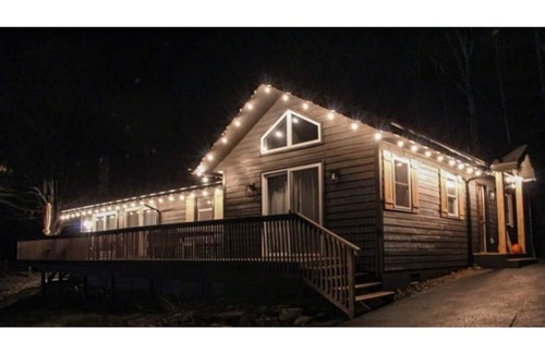 Seven Devils House | COZY Mountain Cottage! BEAUTIFUL VIEWS! HAWKSNEST/OTTER FALLS!