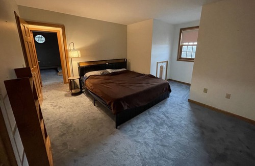 North Clarendon House | Cozy Mountain Cottage perfect for ski weekend. Pet Friendly!