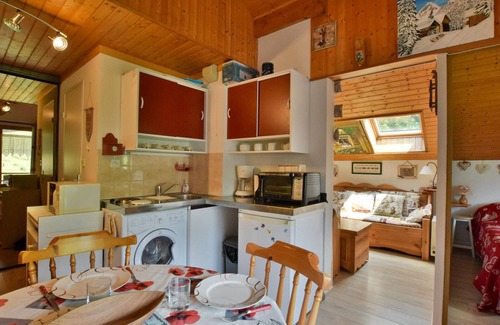Bernex Apartment | Cozy mountain duplex for 6, near slopes, well-equipped and comfortable in Bernex