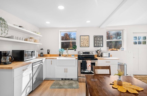 Haines Falls Cottage | Cozy Mountain Getaway | Hot Tub | Grill | Fire Pit | 5 Min to Kaaterskills Falls