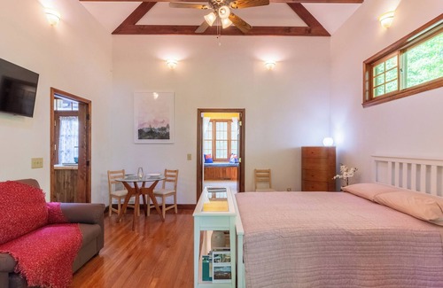 Almond Condo | Cozy Mountain Getaway - Stunning Views - Close to Fontana Lake and Bryson City
