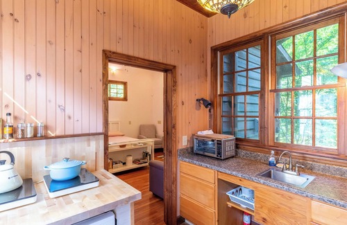 Almond Condo | Cozy Mountain Getaway - Stunning Views - Close to Fontana Lake and Bryson City