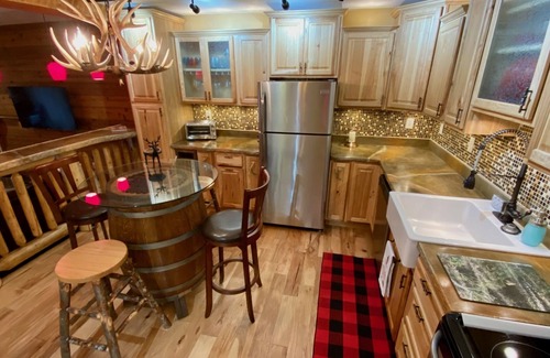 Seven Springs Condo | Cozy Mountain Getaway w/Hot Tub at Seven Springs Resort
