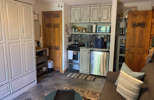Apple Ridge Apartment | Cozy Mountain Getaway