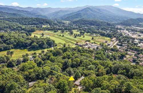 Waynesville Hotel | Cozy Mountain Hideaway