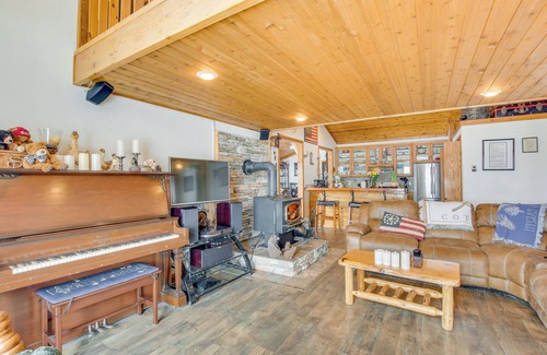 Thayne House | Cozy Mountain Home on 10 Acres w/Fire Pit + Games