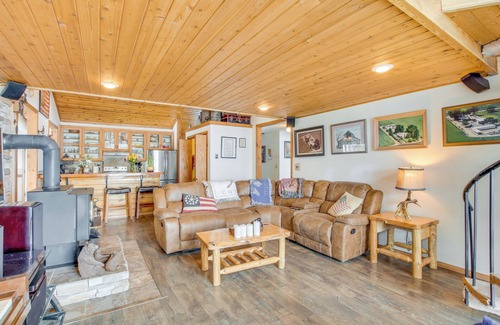 Thayne House | Cozy Mountain Home on 10 Acres w/Fire Pit + Games