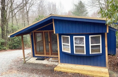Lake Toxaway House | Cozy mountain home w/hot tub sauna near waterfall