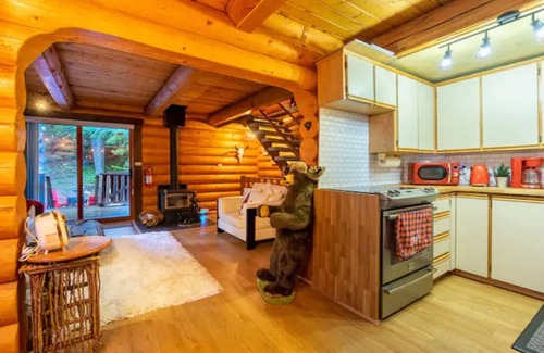 Sunshine Valley Cabin | Cozy Mountain Log Cabin w/Cedar Tub and Sauna!