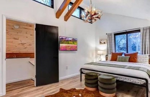 Hamlin Ski Chalet | Cozy Mountain/Lake House - 3BR, Walking Distance to Lake, Pool, and Ski Hill