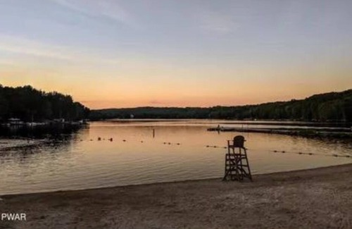 Hamlin Ski Chalet | Cozy Mountain/Lake House - 3BR, Walking Distance to Lake, Pool, and Ski Hill