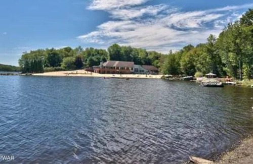 Hamlin Ski Chalet | Cozy Mountain/Lake House - 3BR, Walking Distance to Lake, Pool, and Ski Hill