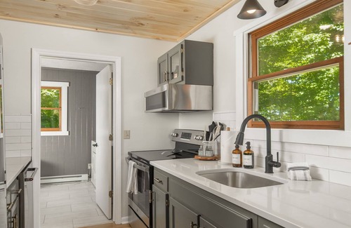 Sugar Mountain House | Cozy Mountain Retreat Fireplace, 5 Min to Ski Lodge