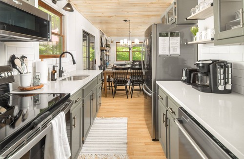 Sugar Mountain House | Cozy Mountain Retreat Fireplace, 5 Min to Ski Lodge