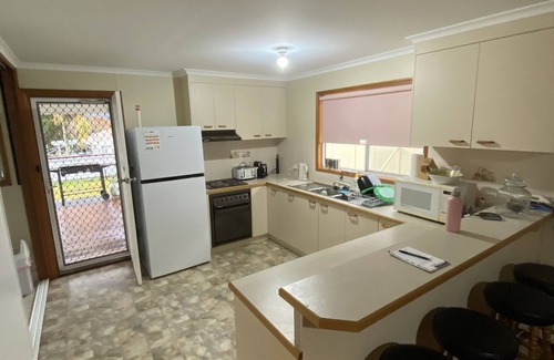 Talbingo House | Cozy Mountain Retreat Located in Picturesque Township of Talbingo