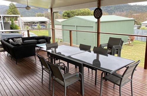 Talbingo House | Cozy Mountain Retreat Located in Picturesque Township of Talbingo