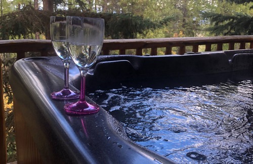 East Kootenay Condo | Cozy Mountain Retreat with Hot tub!