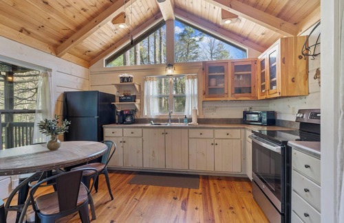 Cashiers Cabin | Cozy Mountain Retreat with Private Trails & Ponds