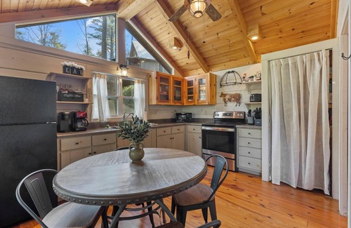 Cashiers Cabin | Cozy Mountain Retreat with Private Trails & Ponds