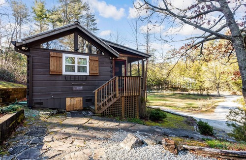 Cashiers Cabin | Cozy Mountain Retreat with Private Trails & Ponds