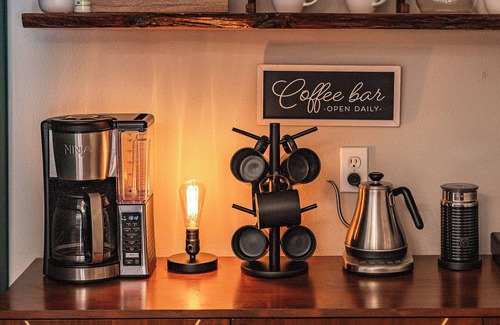 Hoodsport House | Cozy Mountain Retreat: Hot Tub, Game Room, Gym/Sauna, Perfect for Fall Getaways