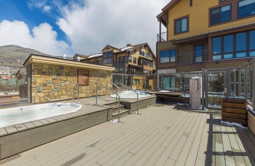 Mountain House Condo | Cozy Mountain Studio Steps from the Base – Stylishly Furnished Escape!