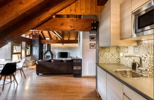 Jaca Apartment | Cozy Mountain-Style Apartment with Fireplace, 15 mins from Jaca