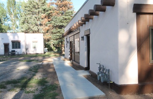 Monte Vista House | Cozy Mountain Town Bunkhouse - fish, ski, hunt & explore the nearby San Juan Mts