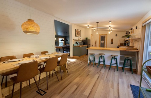 East Jewett House | Cozy Mountain Vibes for the Crew - Hot Tub, Game Room, EV, Near Hunter & Windham