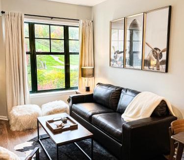 Vernon Hotel | Cozy Mountain View Condo
